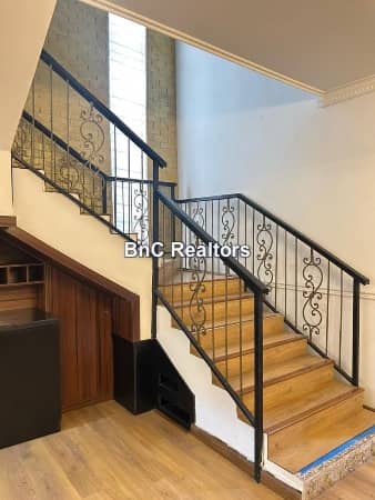 5-Bedroom Detached House
