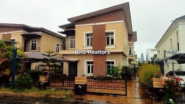 5-Bedroom Detached House