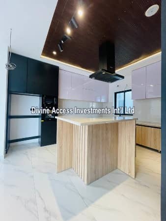 Luxury 5 Bedroom Fully Detached Dupled With Bq And Swimming Pool